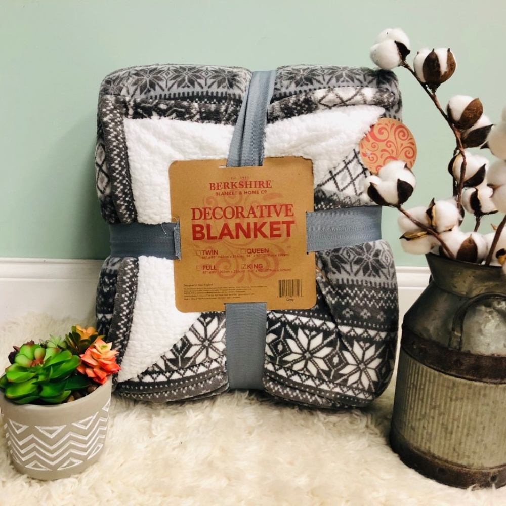 Berkshire | Decorative Blanket | Gray | Size King (PM_B07)